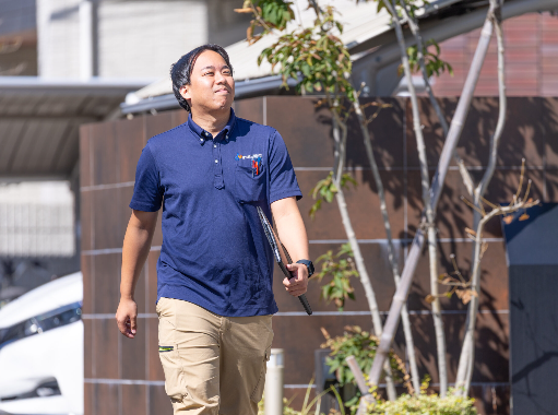 訪問先でご案内するスタッフ